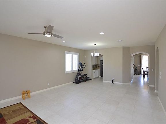 4th image of 183 E Crescent Pl