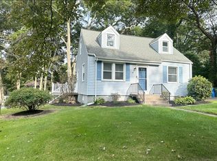 89 Vantage Rd, Hamden, CT 06514