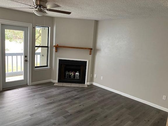 3rd image of 209 Forest Hls APT 228
