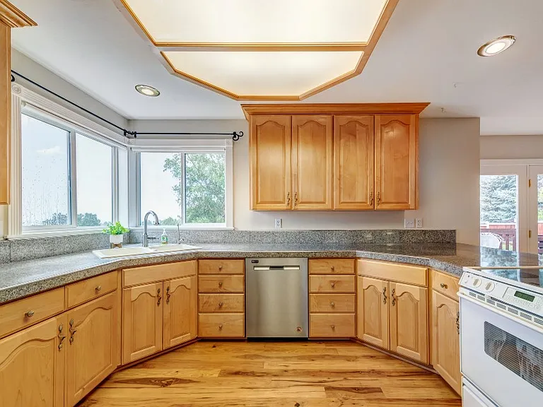1273 E Grayson Ct — Photo 4