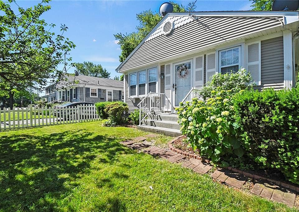 65 Centre St, Rumford, RI 02916 Zillow