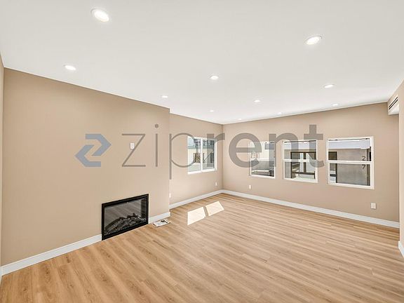 4th image of 225 N Burlington Ave #1/2