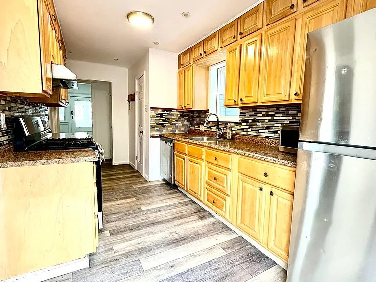 163 Jewett Ave #HOUSE — Photo 4