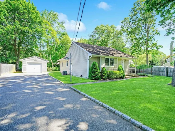 15 Williams Street, Centereach, NY 11720