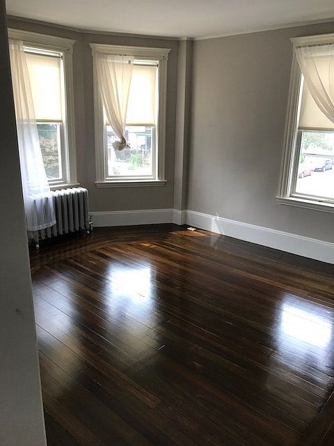 1st image of 21 Wisteria St