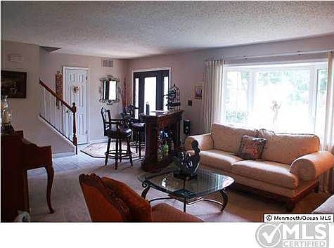3rd image of 547 Leawood Ave