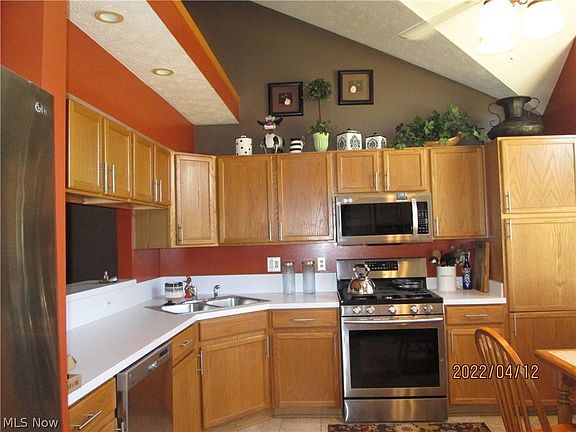 3rd image of 4492 Stone Creek Dr