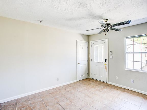 2nd image of 1131 Louise St #2
