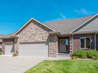 16631 Valleyview Ln, Clive, IA 50325