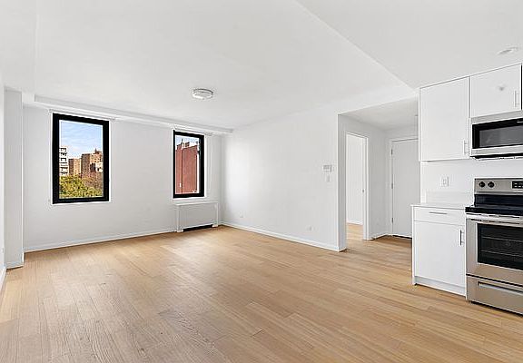 2nd image of 402 E 118th St #2W