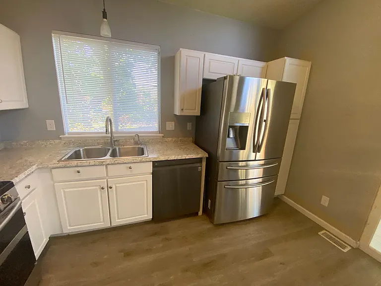 8665 Cloverleaf Cir — Photo 13