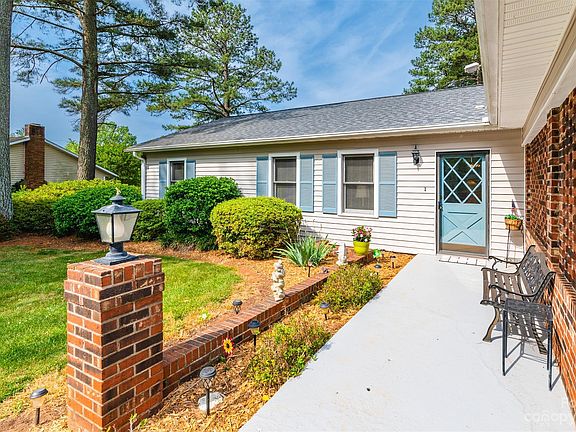4th image of 1505 Cameron Dr