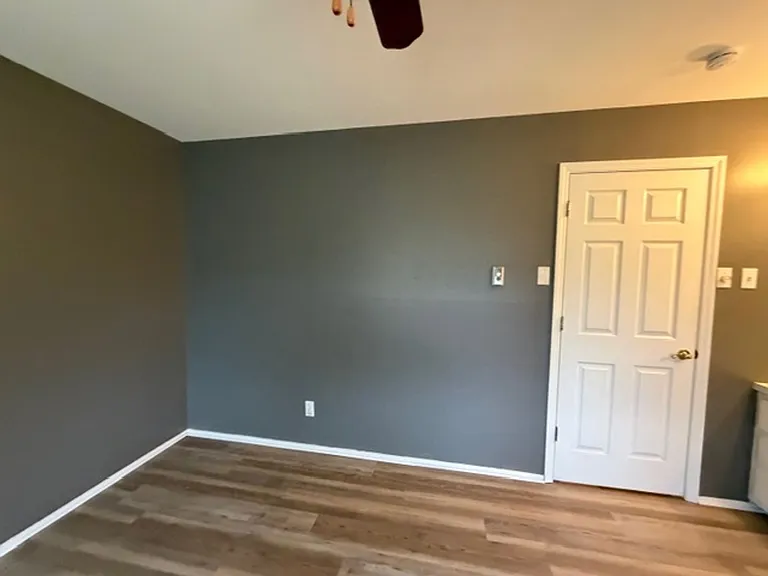 7489 Hazelcrest Dr — Photo 18