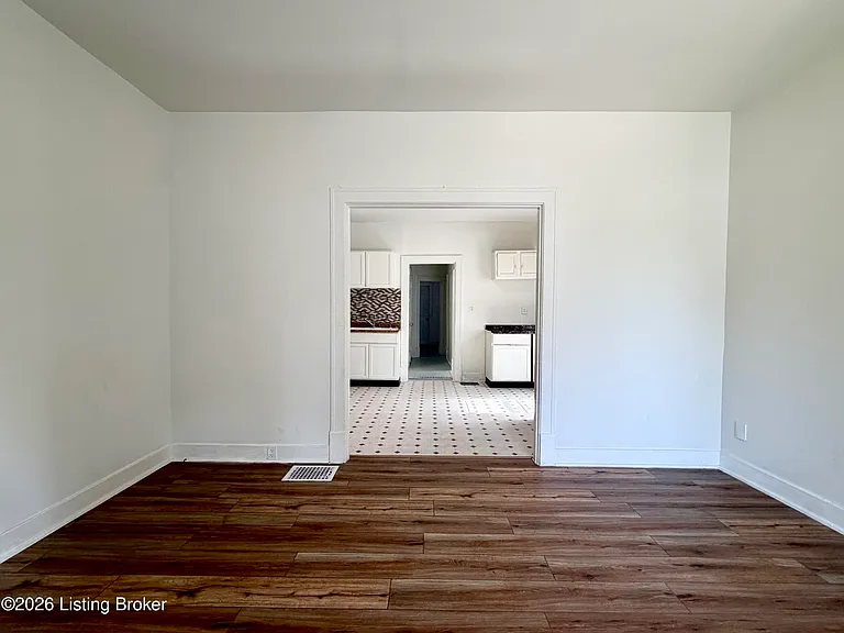 2123 Dumesnil St — Photo 2