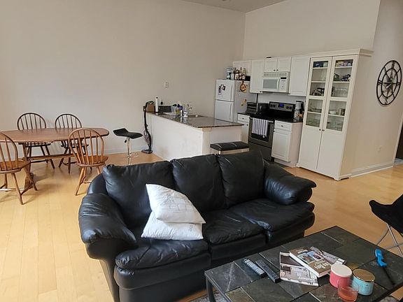 2nd image of 1001 Chestnut St #703W