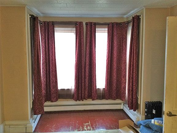 3rd image of 709 W King St