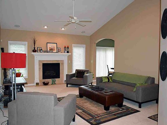3rd image of 9038 Castlebury Dr