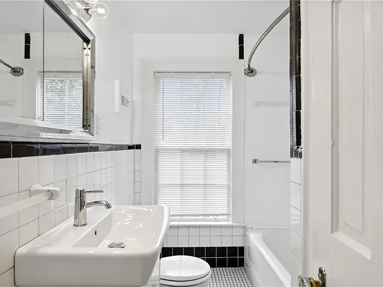 2878 N Hills Dr NE — Photo 27