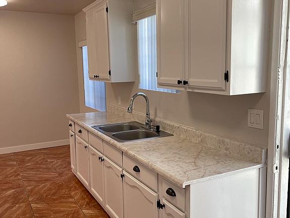 4th image of 9702 Redfern Ave #A