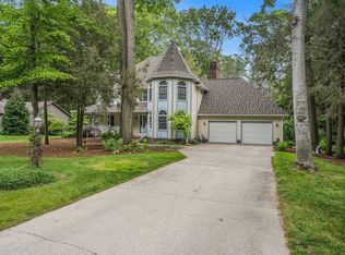 4686 Doug Dr, Whitehall, MI 49461
