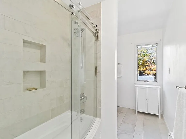 55 Glenview Dr — Photo 13