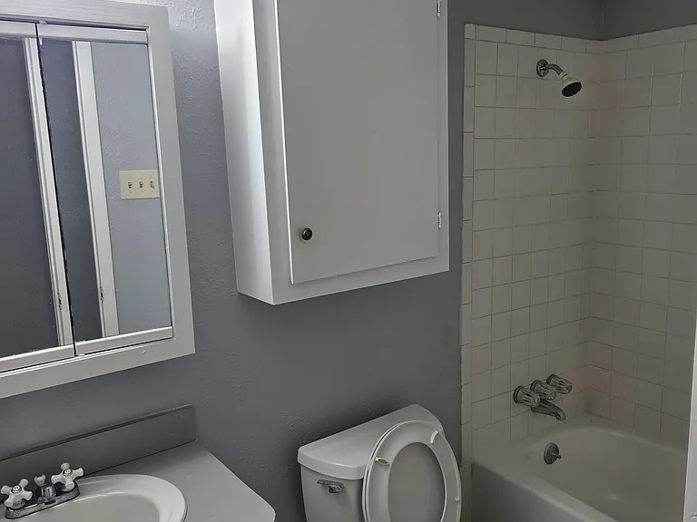 605 Hillcrest St — Photo 8