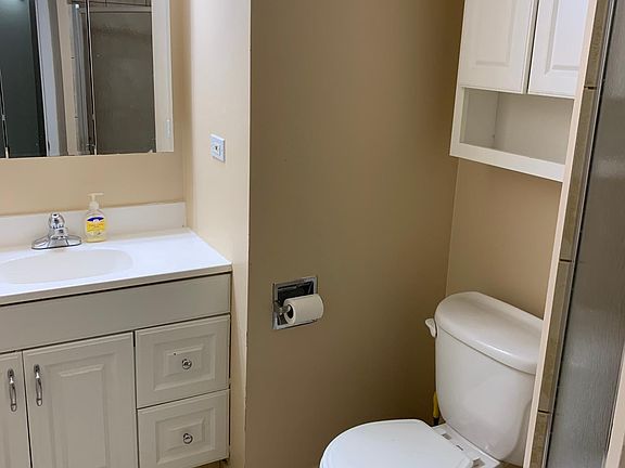 5th image of 6321 N Richmond St #G