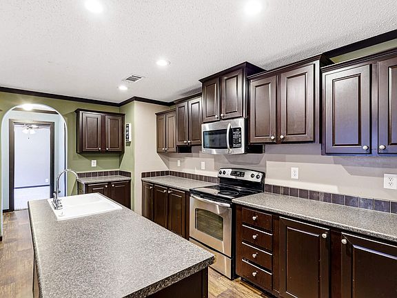 5th image of 355 Mountain Rd W