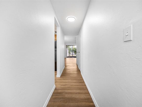 3rd image of 711 SW 75th St APT 106