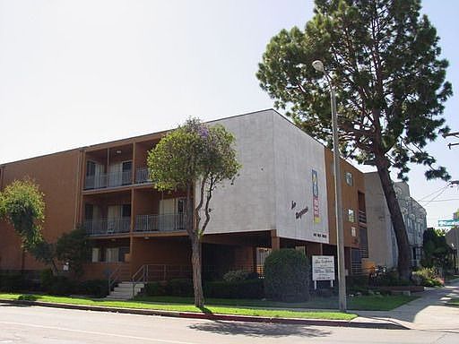 1st image of 302 W Queen St APT 23