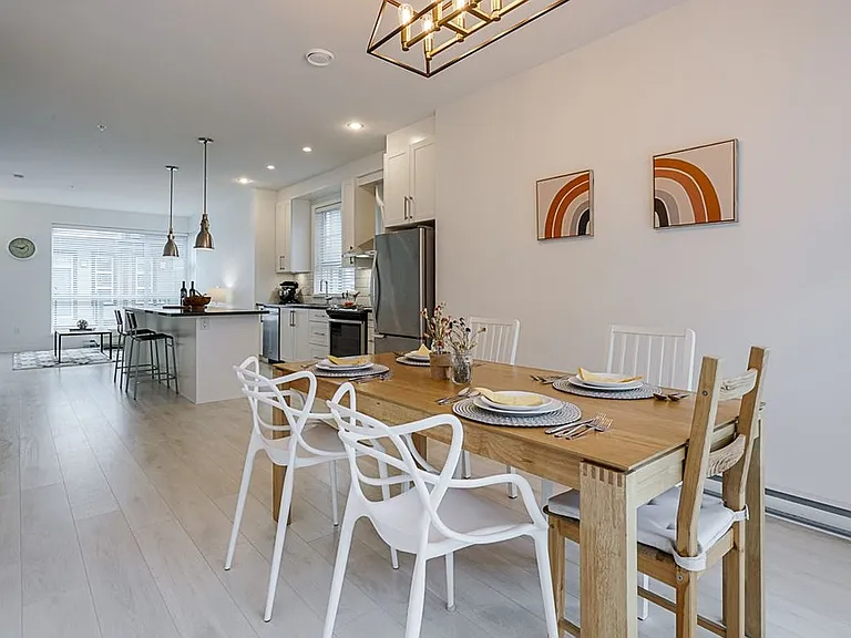 77a Ave — Photo 1