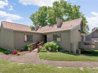 22 Algonquin Ln #A, Stratford, CT 06614