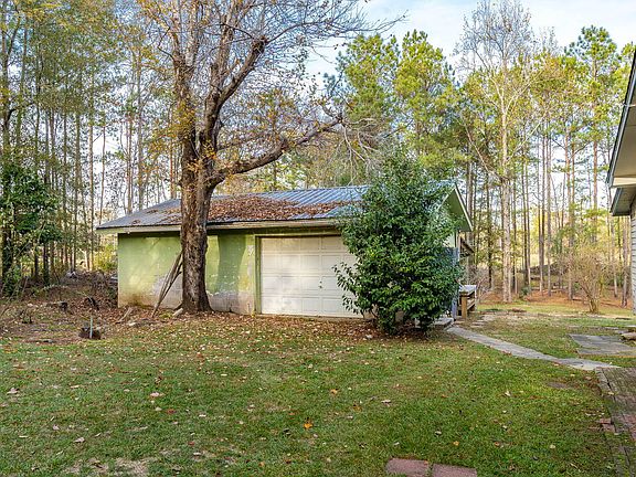 5th image of 25 Cherry Laurel Dr