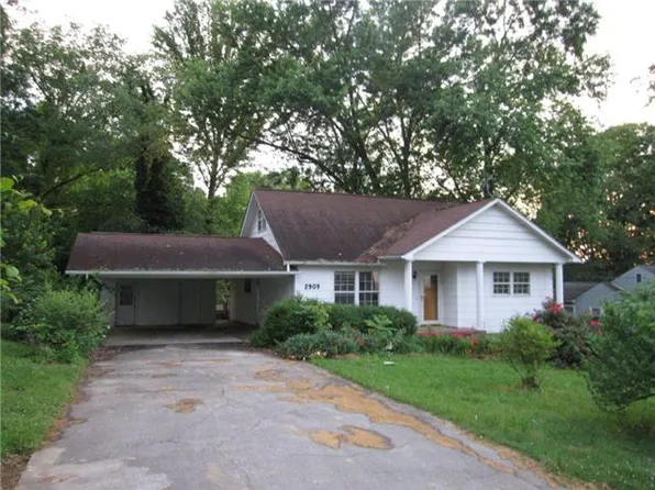 2909 Woodmont Rd, Knoxville, TN 37917