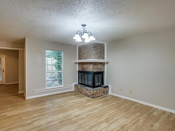 5th image of 4014 Towngate Blvd
