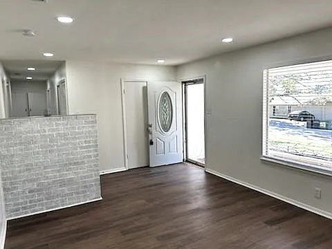 1212 Desiree Ln — Photo 4