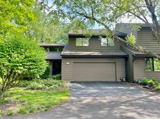 26 Lakewood Cir, Saint Charles, IL 60174