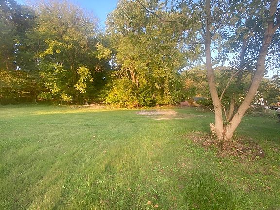 3rd image of 823 Raceland Ave