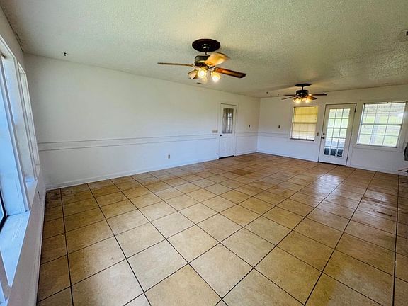 5th image of 572 Lexington Dr SE