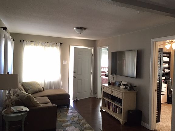 3rd image of 14317 Pontlavoy Ave