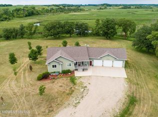 17561 310th St, Erhard, MN 56534