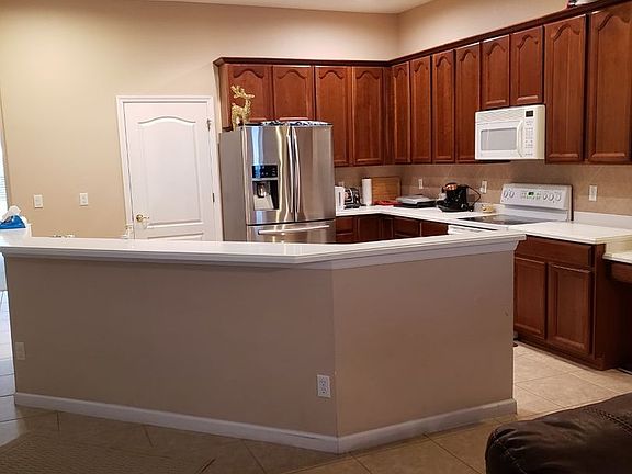 3rd image of 833 Mount Pleasant Dr