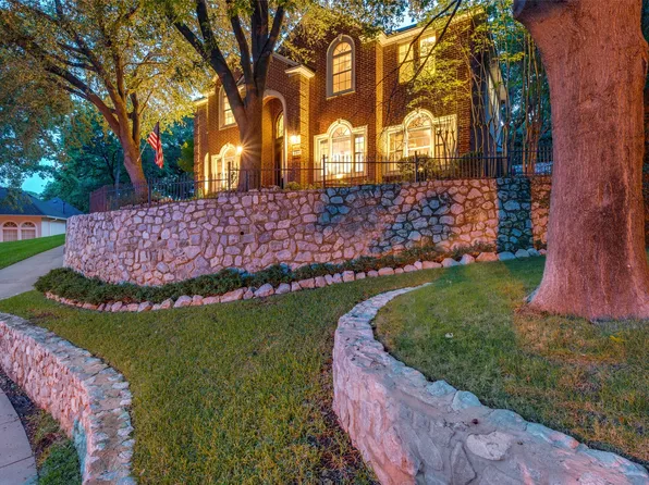 3145 Joyce Ct, Grapevine, TX 76051