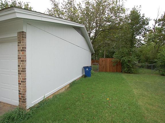 2nd image of 300 Stefanie St