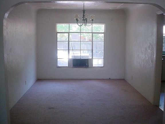 3rd image of 630 W Orangeburg Ave