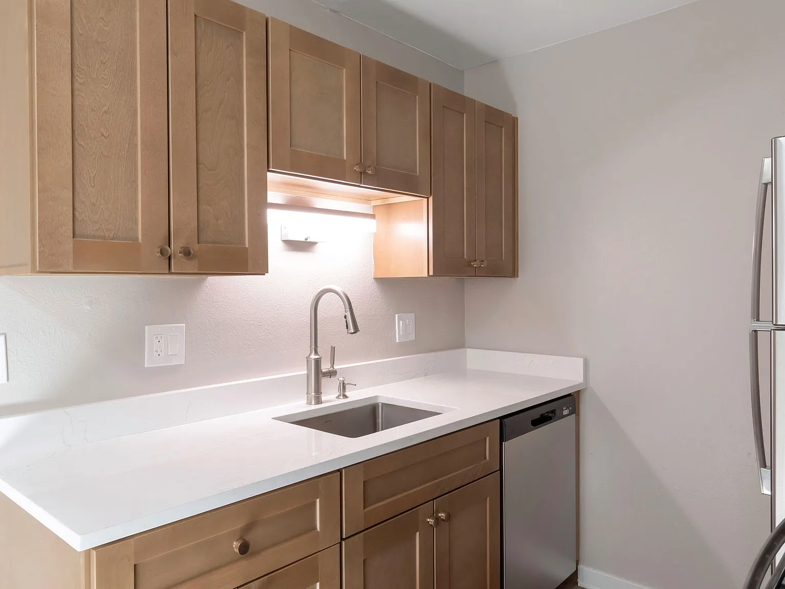 2 bed, 700 sqft, $1,410 — Photo 3