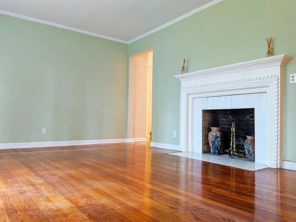 4th image of 300 N Englewood Ave
