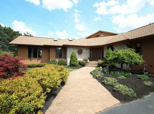 8 Ridgeview Ct #PVT, Pittsford, NY 14534