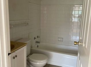 3233 Ashby Rd APT 7, Saint Ann, MO 63074