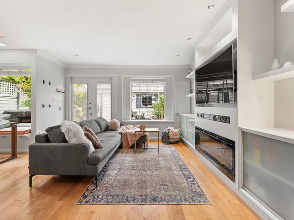 2146 W 14th Ave, Vancouver, BC V6K 2V7